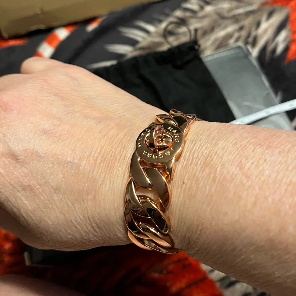 Marc Jacob’s NWT RoseGold Tone Chain Link Katie Logo Bracelet - Picture 7 of 11